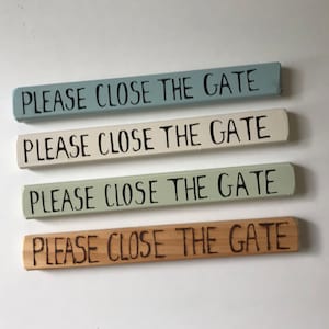 Please Close The Gate sign, Private sign - reclaimed wooden sign. Rustic painted outdoor sign. Sign for garden gate. Small gate notice