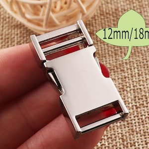 Puede incluir: Hebilla de metal plateado de tamaño 12 mm/18 mm, adecuada para correas, cinturones o bolsos.