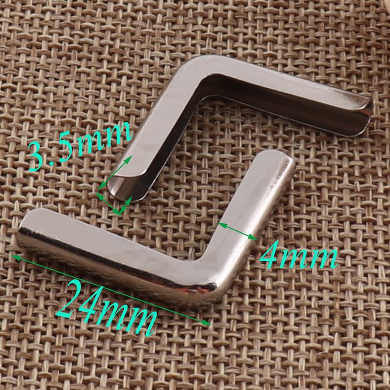 30 Box Corner,Silver Corner Cet of 4,Metal Corner Protectors,24x24mm,Picture Frame Corners,Jewelry Box Corners,Box Feet Corner