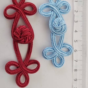Basculez dans les passementeries artisanales italiennes. Fermeture à bouton bascule MADE-IN-ITALY