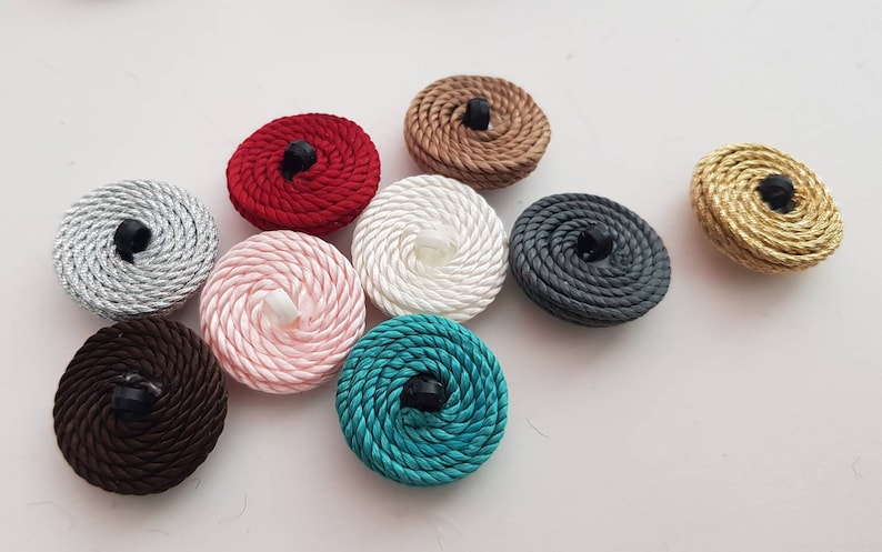Boutons demi-boule fabriqués à la main recouverts de passementerie en soie de 50 couleurs MADE-IN-ITALY. Boutons tressés image 4
