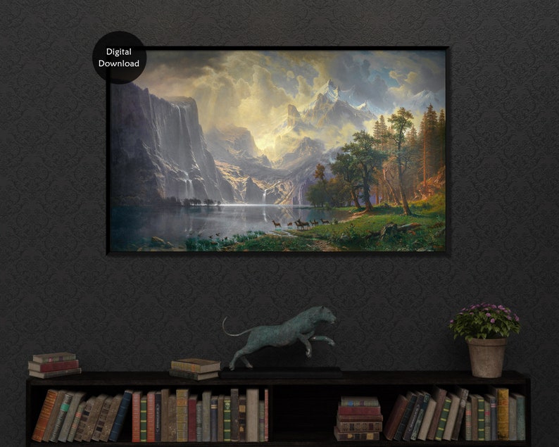 Puede incluir: Una descarga digital de una pintura que representa una cordillera con un lago en primer plano. El cielo est&aacute; nublado y las monta&ntilde;as est&aacute;n cubiertas de nieve. Hay &aacute;rboles en primer plano y algunos ciervos en el lago.