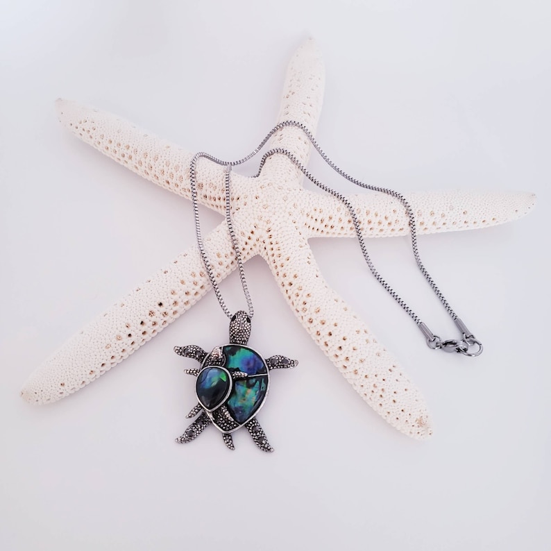 Ocean Life Stainless Steel Chain Colorful Blue Green Abalone Shell Turtles Necklace Her Birthday Gift Idea Mom and Baby Turtle Pendant