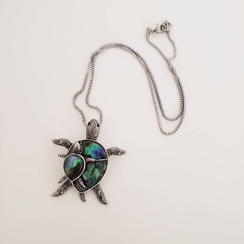 Ocean Life Stainless Steel Chain Colorful Blue Green Abalone Shell Turtles Necklace Her Birthday Gift Idea Mom and Baby Turtle Pendant