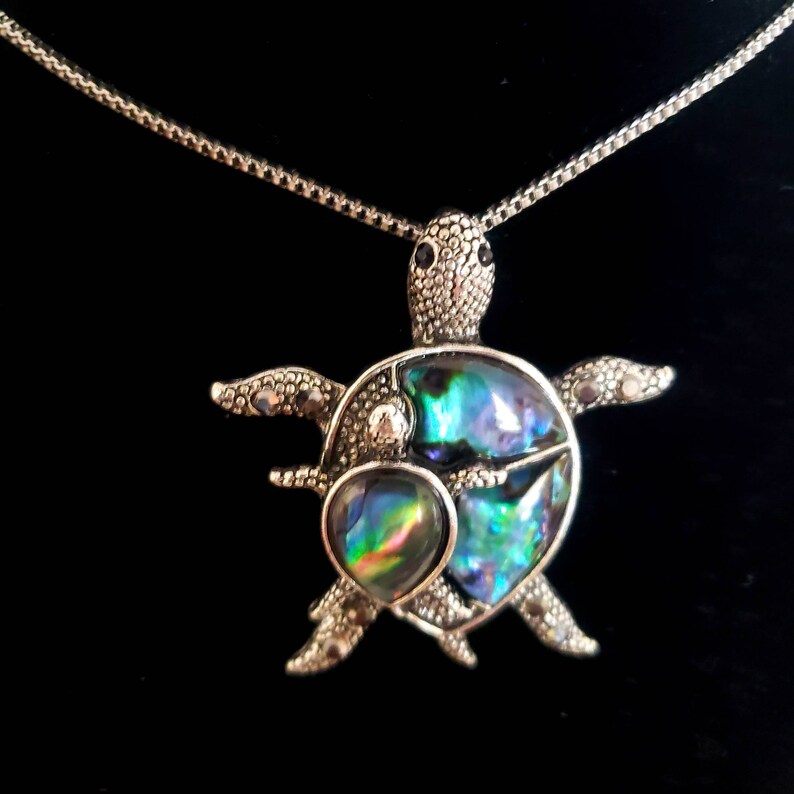 Ocean Life Stainless Steel Chain Colorful Blue Green Abalone Shell Turtles Necklace Her Birthday Gift Idea Mom and Baby Turtle Pendant