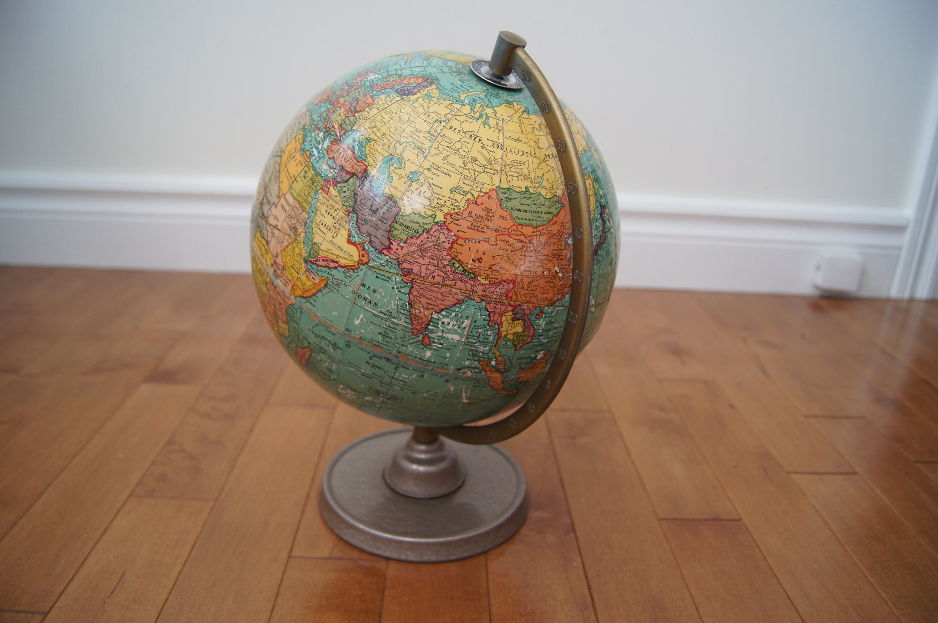 Globe terrestre année 70 Vintage 9 pouces 23cm de George F. Cram en français  -  Canada
