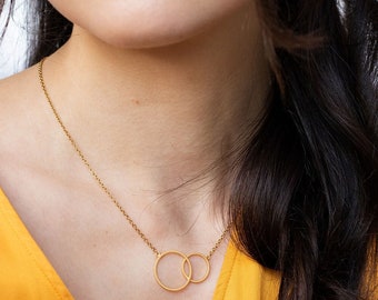 Double circle chain gold-plated, silver-plated or rose gold-plated. Minimalist, fine and classic