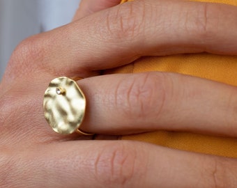 Minimalist plate ring gold-plated or rhodium-plated with mini glass crystal. Handmade