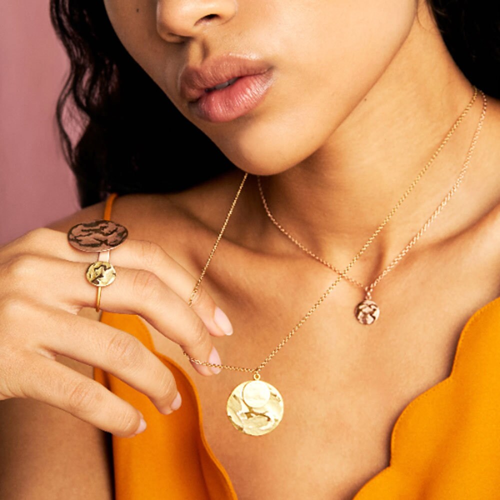 Long plate chain made of rose gold-plated, gold-plated or rhodium-plated brass. Matte and shiny surface