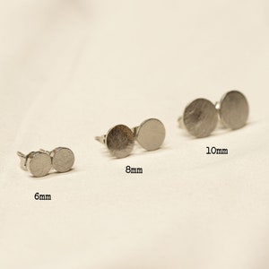 Small ear studs 8 mm gold, rose gold or rhodium-plated. circle brushed. Super subtle, delicate and minimalist. image 2