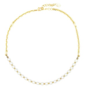 Simple short necklace with pearls, bridal jewelry. Gold or silver plated, handmade in Berlin.