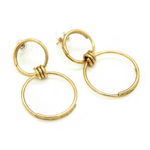 Double circle earrings in gold, silver, or copper with a twisted look. Handmade jewelry