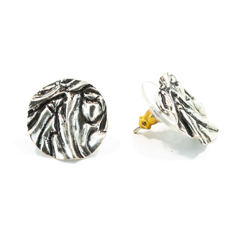 Minimalist stud earrings made of silver or gold plated brass, wavy metal, great look Silver