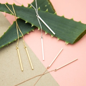 Minimalist threader earring with gold bars. Gold-plated, rose-gold-plated, or rhodium-plated brass. Lemon and pink. Handmade jewelry.