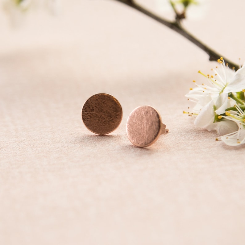 Stud earrings 10 mm gold, rose gold or rhodium-plated. Brushed circle, round. Super subtle, delicate and minimalist. Rose gold