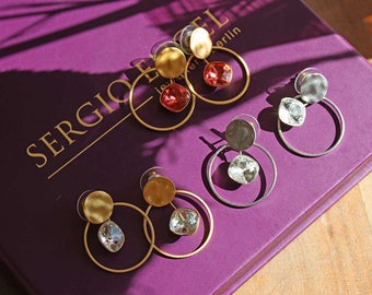 Long, minimalist plate earrings gold-plated or rhodium-plated with a movable crystal. 2 colors to choose from!