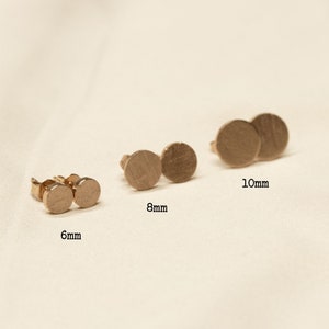 Small ear studs 8 mm gold, rose gold or rhodium-plated. circle brushed. Super subtle, delicate and minimalist. image 3