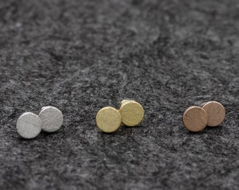Small stud earrings 8 mm gold, rose gold or rhodium plated. Brushed circle. Super subtle, delicate and minimalist.