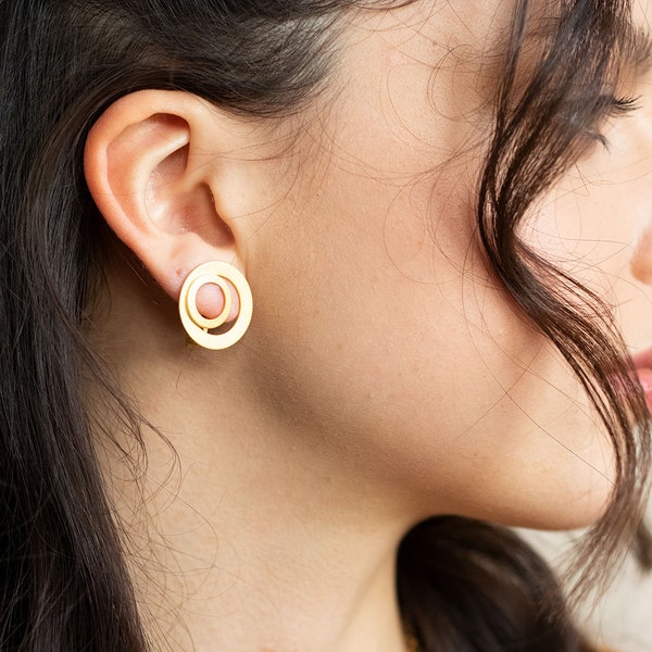 Double circle ear clips in gold-plated or rhodium-plated