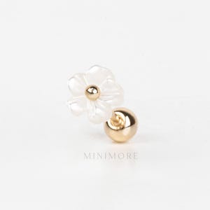 NEW! Delicate Tiny Daisy Flower Helix Stud, Nacre Pearl Cartilage Earring, 10K Solid Gold Piercing, Dainty earring, 20g Piercing, Giftforher