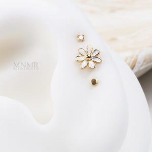 NEW! Tiny Cutie Flower Cartilage Earring, Daisy Flower Barbell, Colored Epoxy Stud, Helix Earring, Everyday Pierce, 20g Silver Barbell