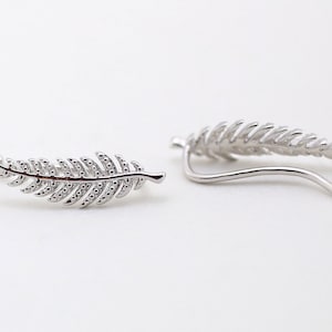 Delicate Leaf Ear cuff, Ear Climber, Bar cartilage cuff, Ear cuff, Dainty earring, Leaf earrings, Bar earrings, Leaf ear cuff, Line earrings