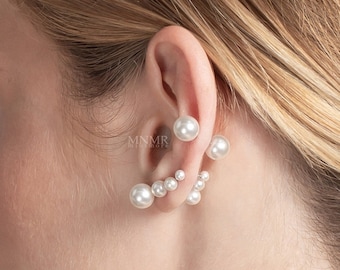 Double Sided White Pearl Cartilage Earrings, Pearl piercing, Pearl Huggie Earring, Pearl Cartilage earring, Pearl stud, Helix, Conch