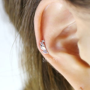 Boucle d'oreille de cartilage en cristal arc-en-ciel aile incurvée, boucle d'oreille barre incurvée, boucle d'oreille délicate, piercing de conque intérieure, boucle d'oreille hélice, conque, tour
