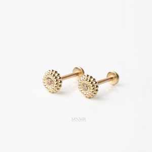 14K Solid Gold Internally Threaded Labret, Delicate Boho-styled Tragus earring, Boho Cartilage Earring, 18g piercing, Daily Wear Tragus