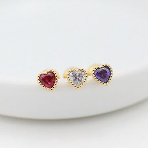 Herz CZ Piercing, Tragus Ohrring, Screw back Ohrring, Zierliche Ohrring, Knorpelohrring, CZ Piercing, Stone Bolzen, Helix, Conch, Rook