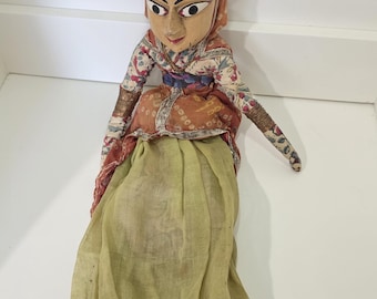 Bruja extremadamente poderosa. Embrujada.