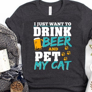 ビールを飲んで猫を撫でたいだけ - 飲酒シャツ、猫ママと猫パパのための面白いビールシャツ、ビールパーティーギフトプレミアムTシャツ