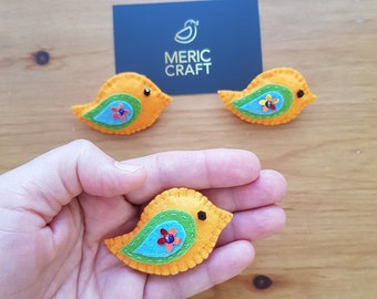 Little felt bird brooch, Orange bird pin, Hand stitched brooch, Handmade jewelry