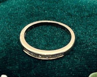 Vintage 9CT 375 Yellow Gold Quarter Eternity Diamond Ring, size J.5