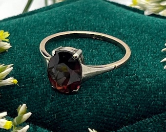 Vintage 9CT 375 Yellow Gold Garnet Solitaire Ring, c.1940, size P