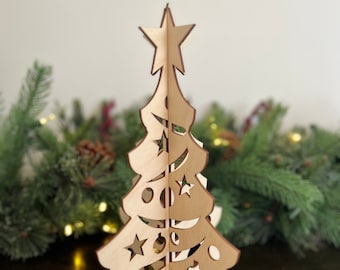 Laser geschnittener Weihnachtsbaum aus Holz | Stern und Ornament