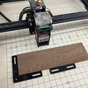 Desktop laser corner, and guide rail. For use with any desktop laser such as Ortur or Xtool.
