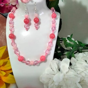 Pink bead necklace set