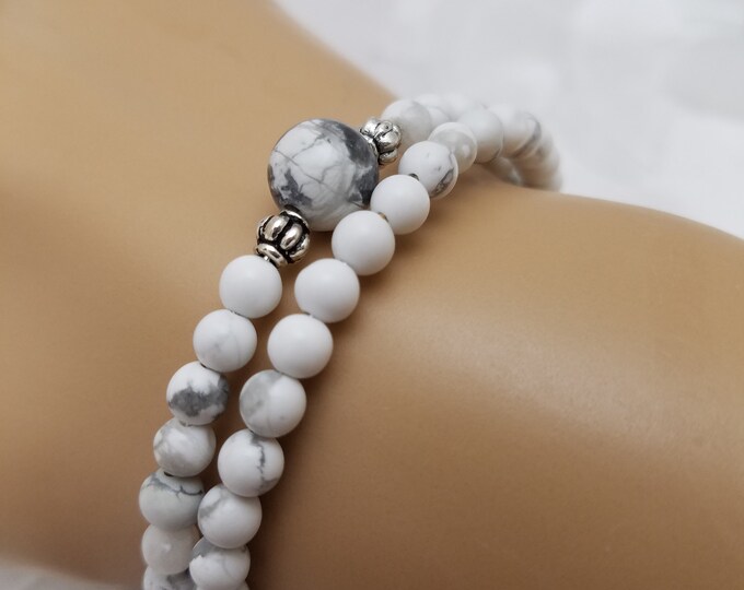 White Natural Howlite Bead Wire Bracelet