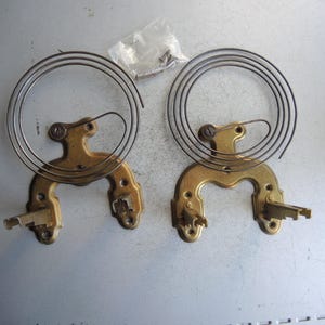 2x Soporte de metal macizo y hierro antiguo para reloj de pared con cable de gong / Reloj de pared alemán Junghans / Gustav Becker / Restauración de piezas / Materiales de arte