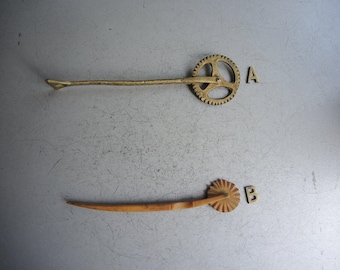 ONE! Vintage Antique style Brass or Bone PIE CRIMPER Pastry Jagging Wheel / cutting wheel for kitchen / Home Décor / Farmhouse décor / tools