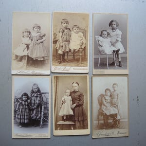 Conjunto de 6 tarjetas de gabinete antiguas pequeñas originales / Dos niñas / Retrato para enmarcar / Foto Niños Shabby Chic Interior de gabinete de hogar S21