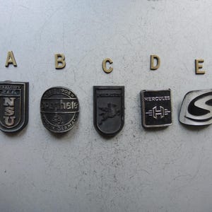 ONE!!! Genuine Vintage Bicycle Head Badge / Original Bike Bicycle Brand Hard plastic Plate plaque Collectors Badge / bike plaque sign O