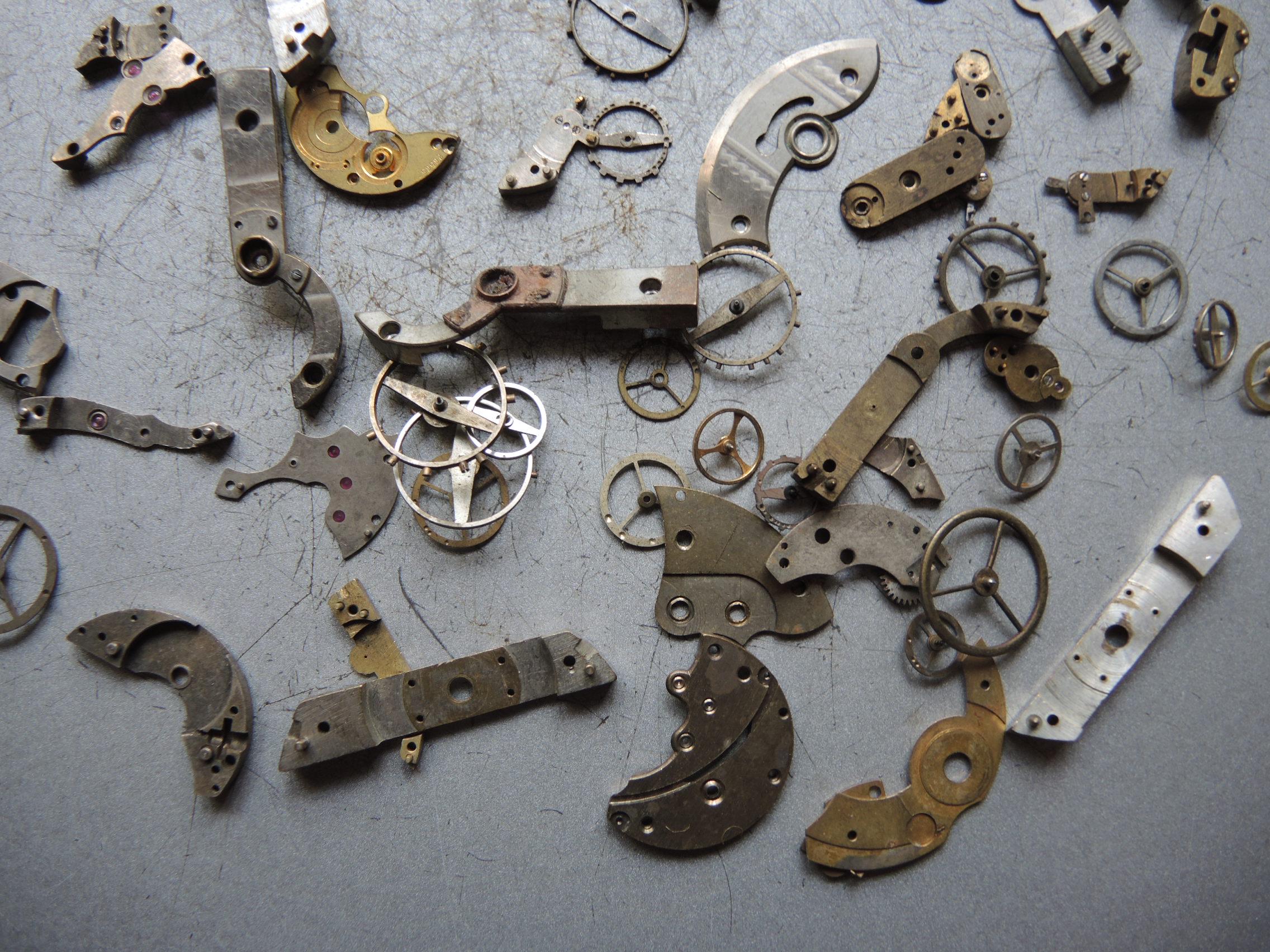 Lotto 80 Pezzi Ingranaggi Vintage Colore Oro, Metallo, Per Gioielli Steampunk E Cyberpunk DIY
