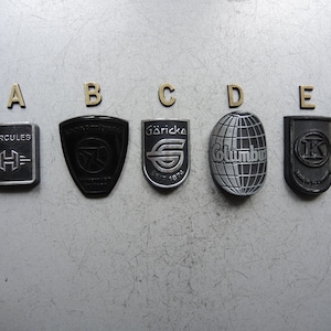 ONE!!! Genuine Vintage Bicycle Head Badge / Original Bike Bicycle Brand Hard plastic Plate plaque Collectors Badge / bike plaque sign R