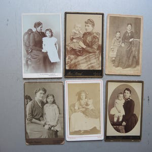 Conjunto de 6 tarjetas de gabinete antiguas pequeñas originales / Madre e hijo / Retrato para enmarcar / Foto niños / Interior de gabinete de hogar Shabby Chic S10