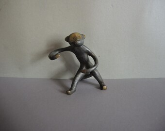 Vintage Solid Brass Monkey Pen holder figurine / old housewares / Library Décor / animal figurine / metal art decorative / paperweight