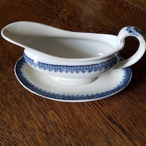 Royal Straffordshire Pottery Melba, Burslem England. English Ironstone Blue transferware, Gravy Boat and Underplate. Flower pattern.