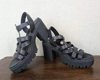 Mia Womens Chunky Heeled Black Sandals | 8