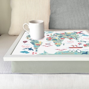 Vassoio per giro MAPPA DEL MONDO: cuscino per sacco a sacco di alta qualità per bambini, TV per laptop, cena, vassoio per cibo. 2 colori per cornice
